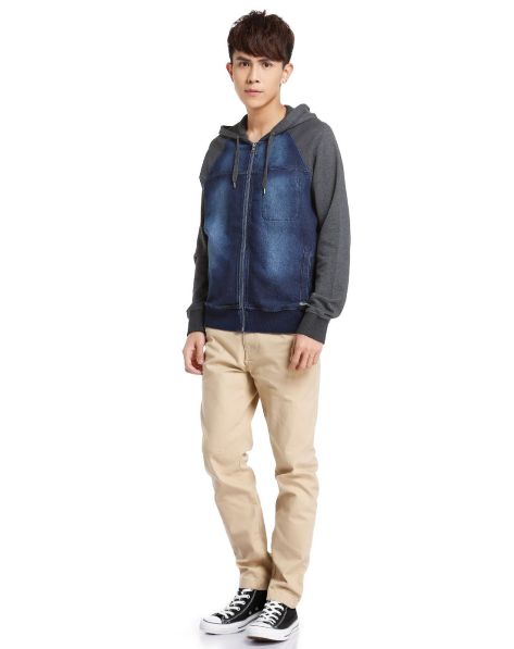 在巴黎街角享受一杯咖啡-CONVERSE&VANS