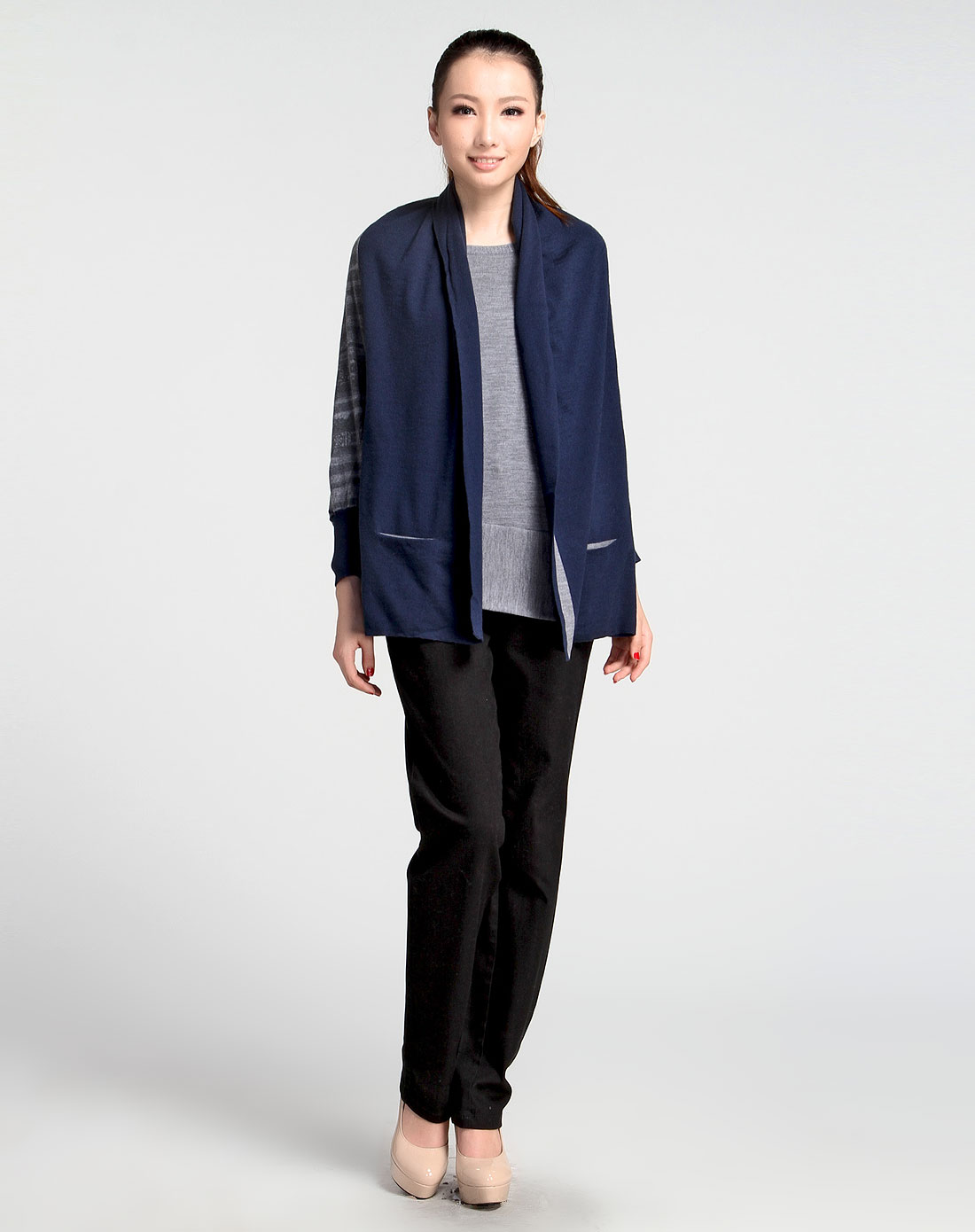 深蓝灰色时尚短袖针织开衫