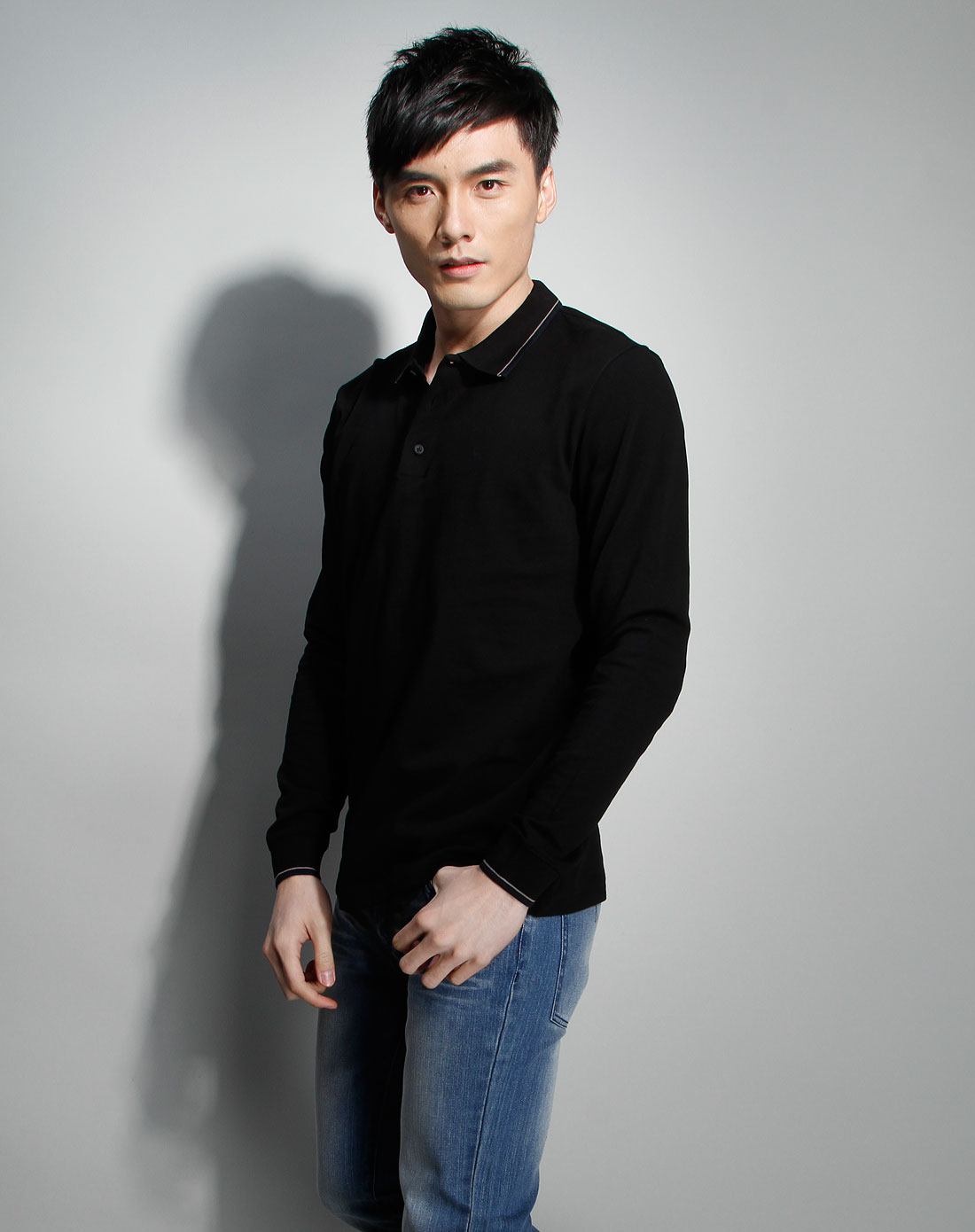 男款黑色翻领时尚长袖polo衫