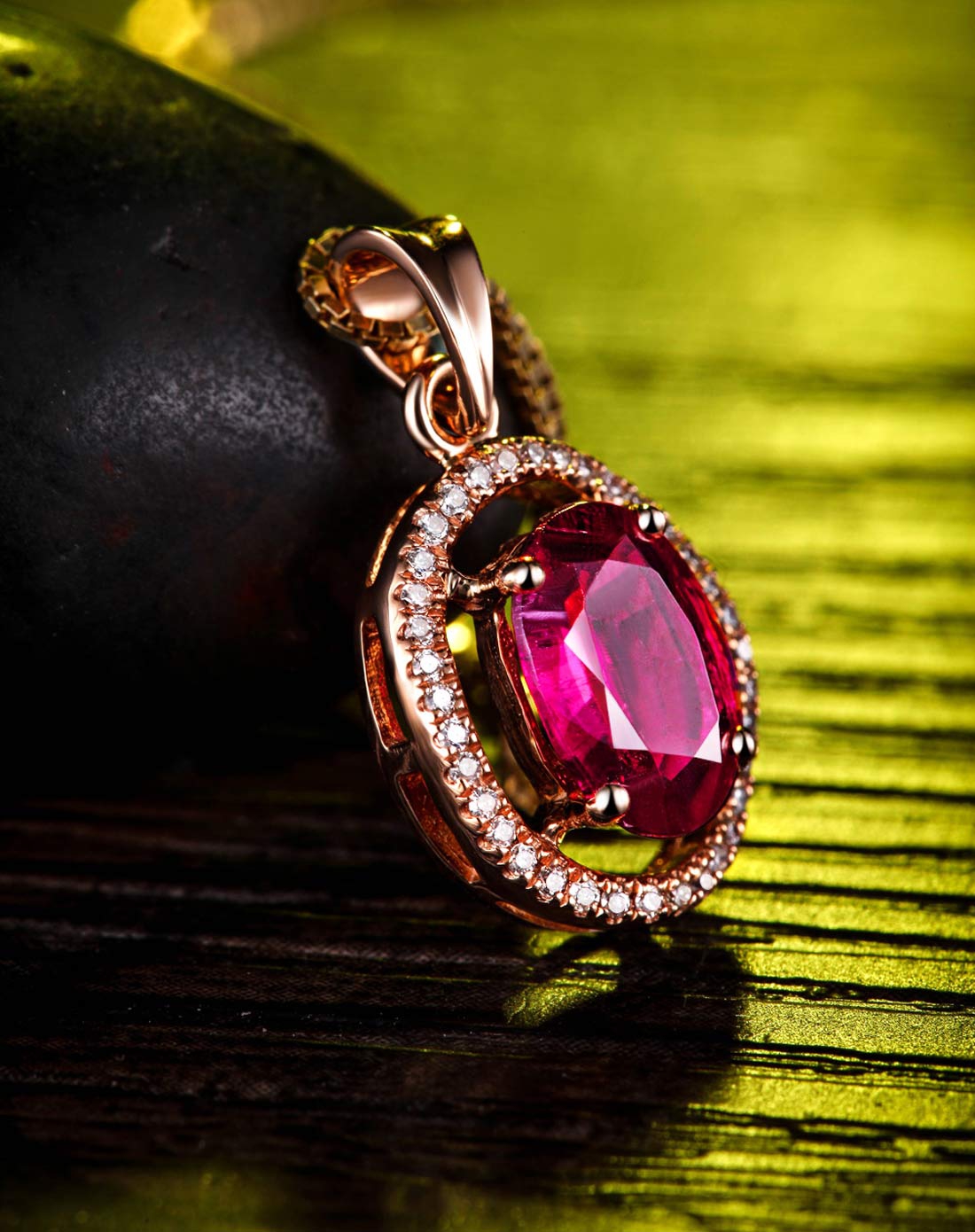 玫瑰18k金1克拉红碧玺吊坠