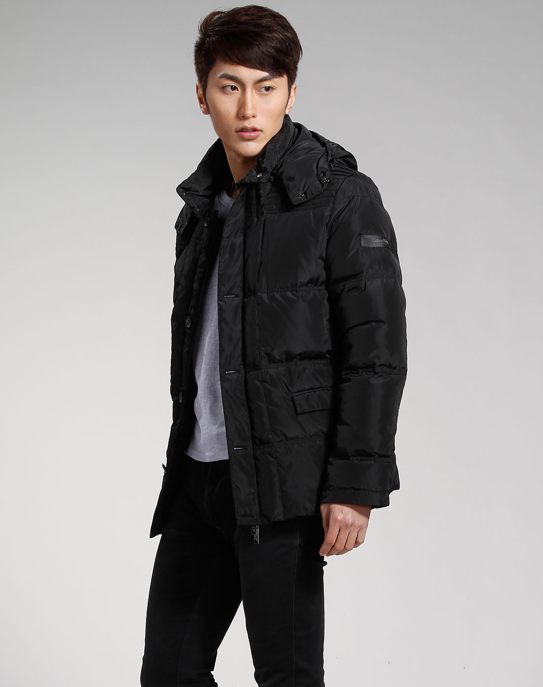 calvin klein 男款黑色时尚休闲长袖连帽羽绒服