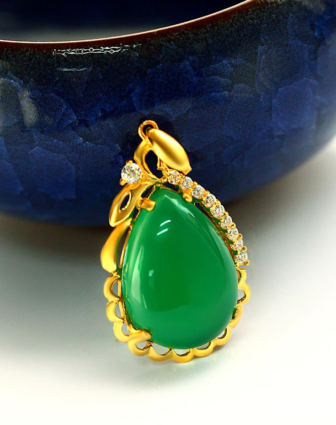 绿玉髓群镶奢华大气千足金吊坠 滴翠