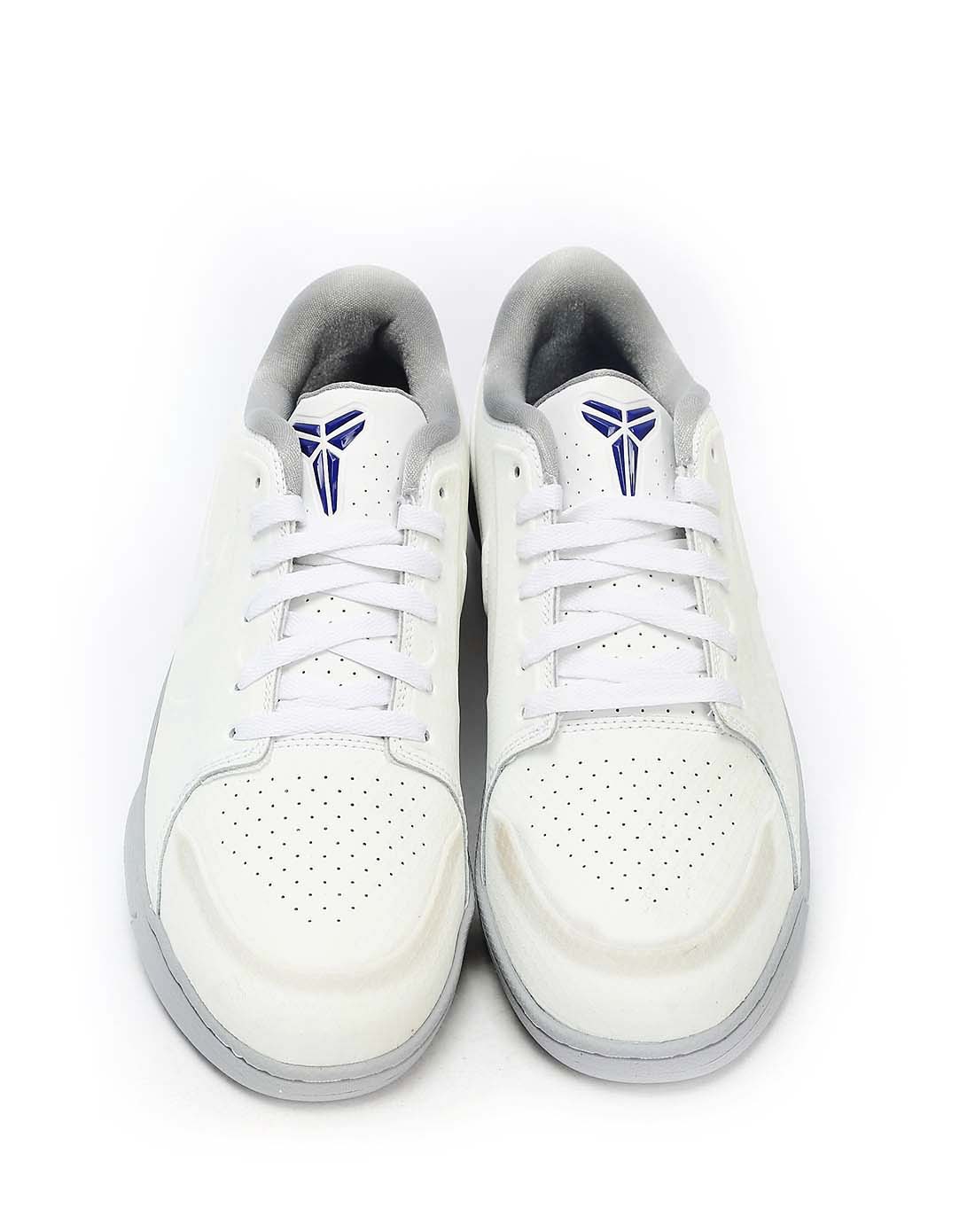 男款白色篮球鞋