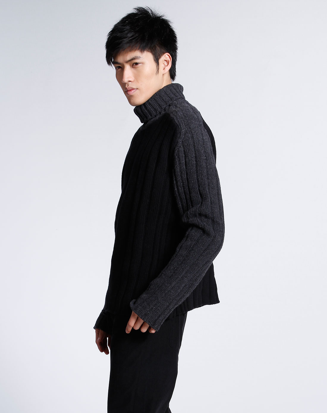 男款黑/深灰色高领简约休闲长袖毛衣