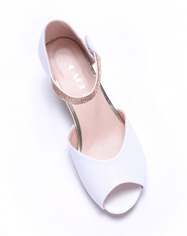 女士牛皮白色凉鞋