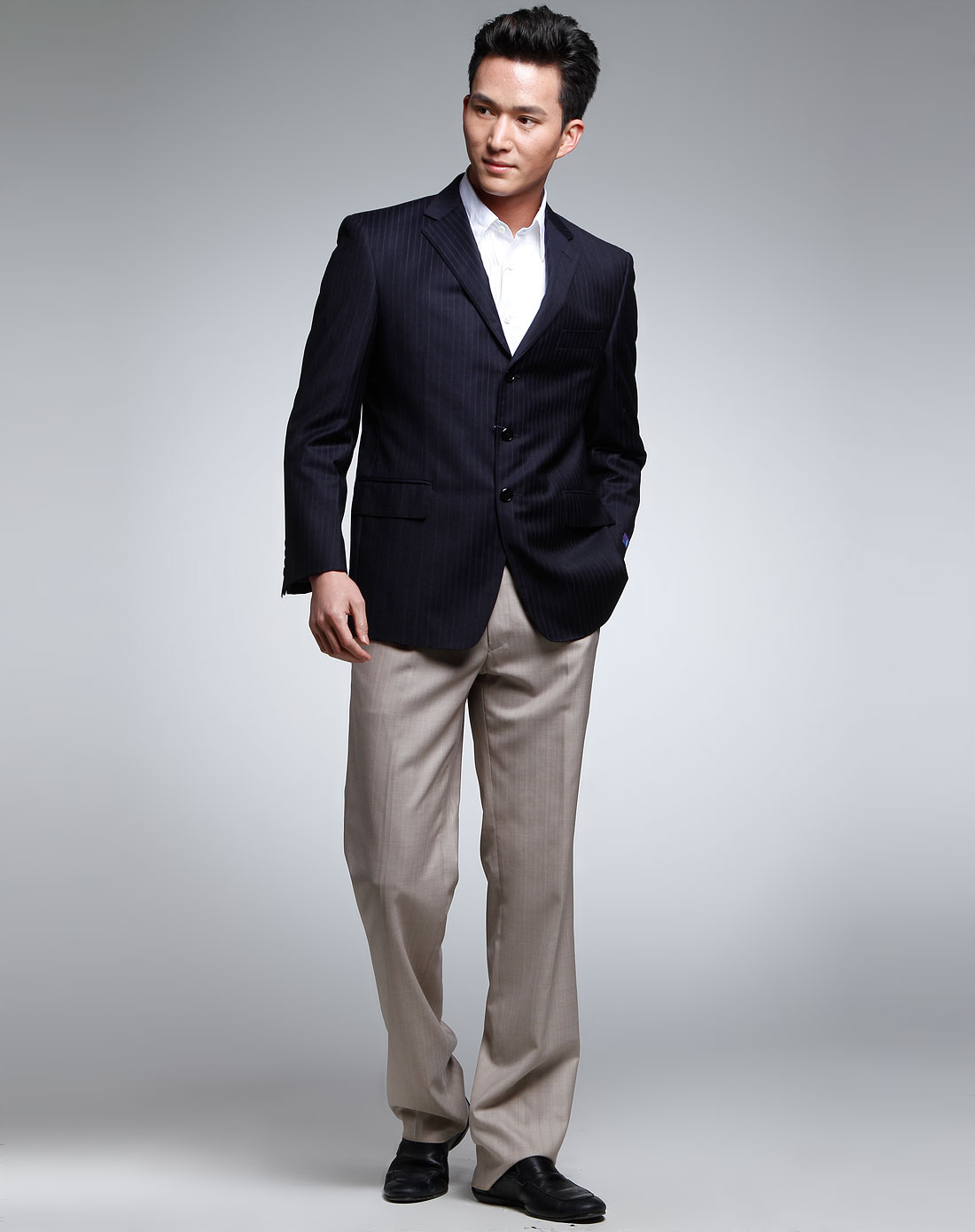 男款墨蓝色线纹休闲西服套装
