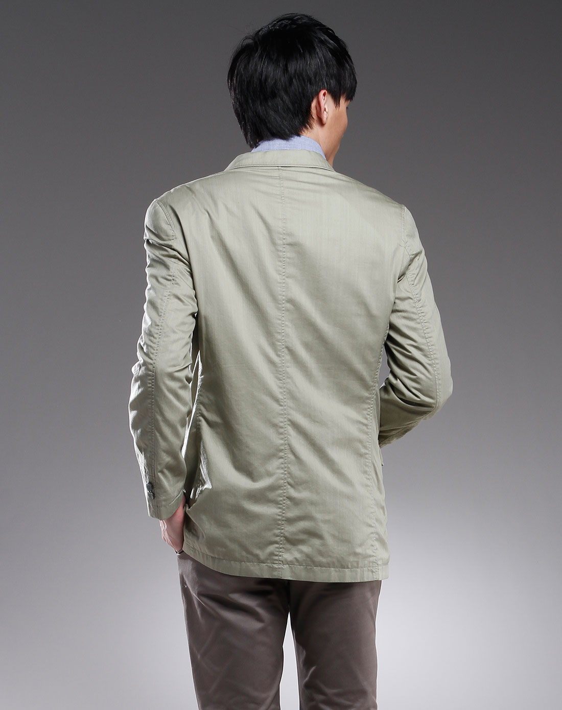 浅军色翻领休闲长袖西服