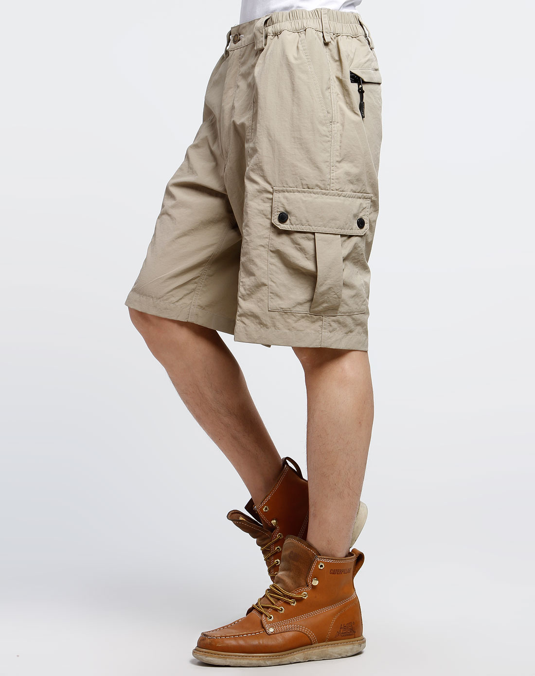 浅卡其色时尚活力短裤
