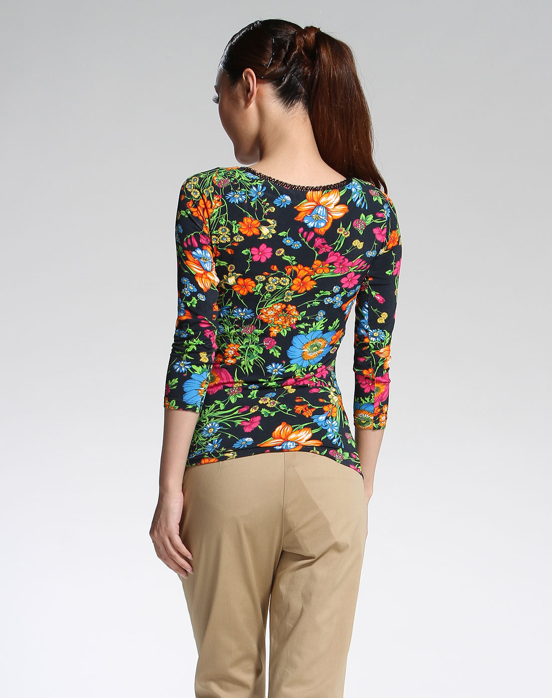 女款彩色花纹时尚上衣