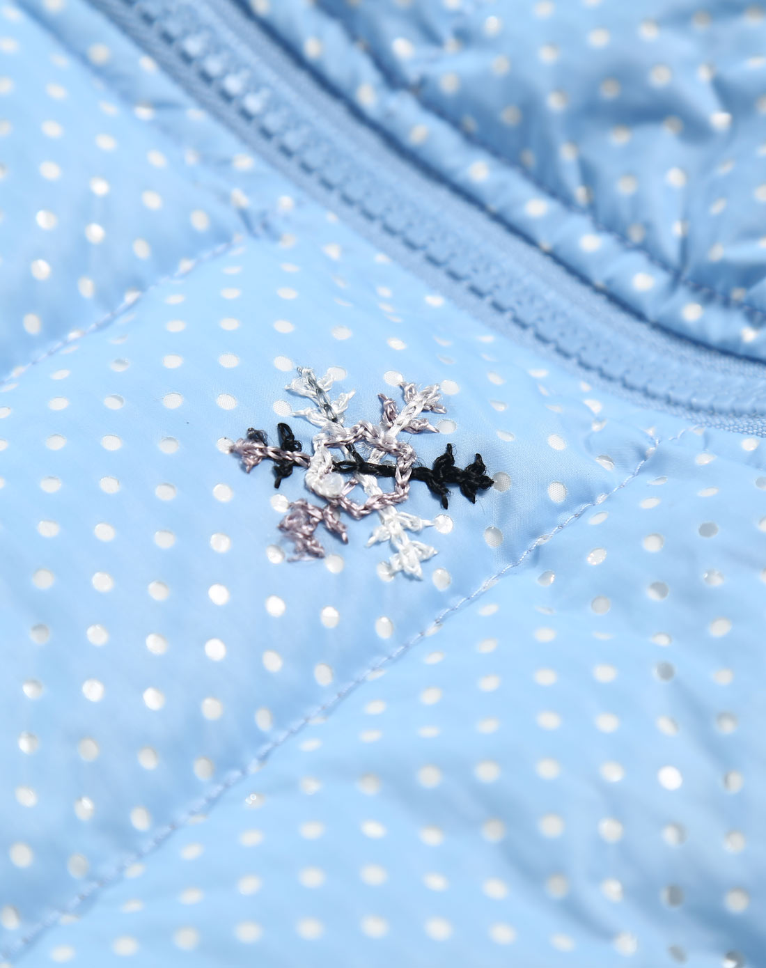 兰色雪花亮丝绣花羽绒服