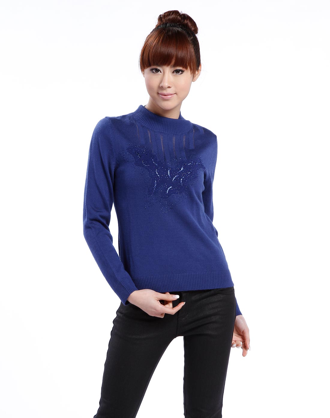 深蓝色圆领长袖上衣