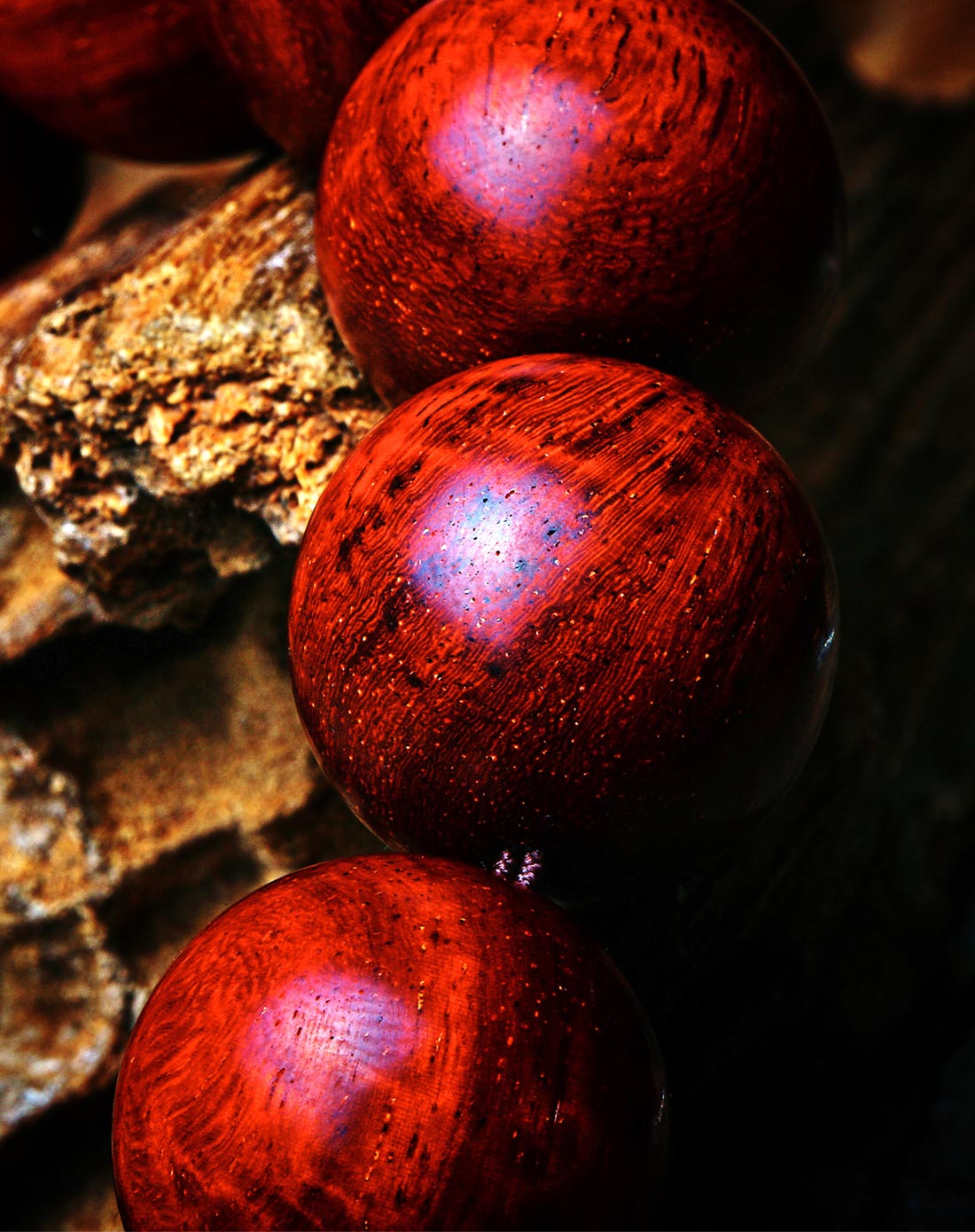 印度.迈索尔高密虎皮水波金星小叶紫檀手串(直径2.0)