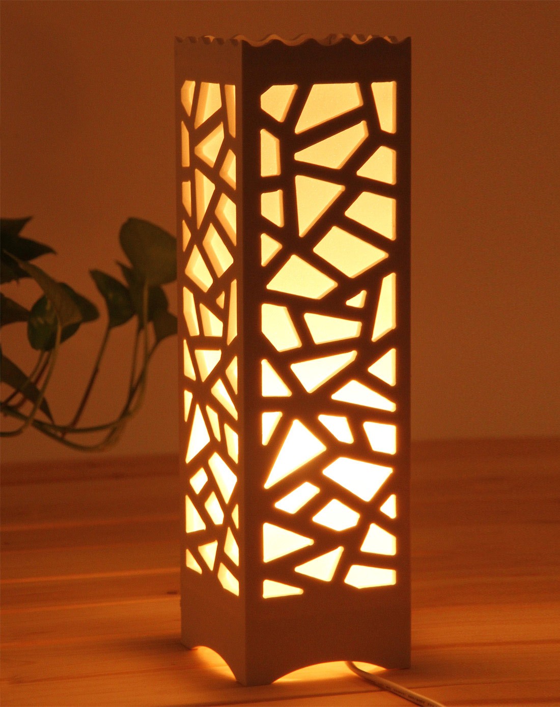 镂空雕花可调光台灯