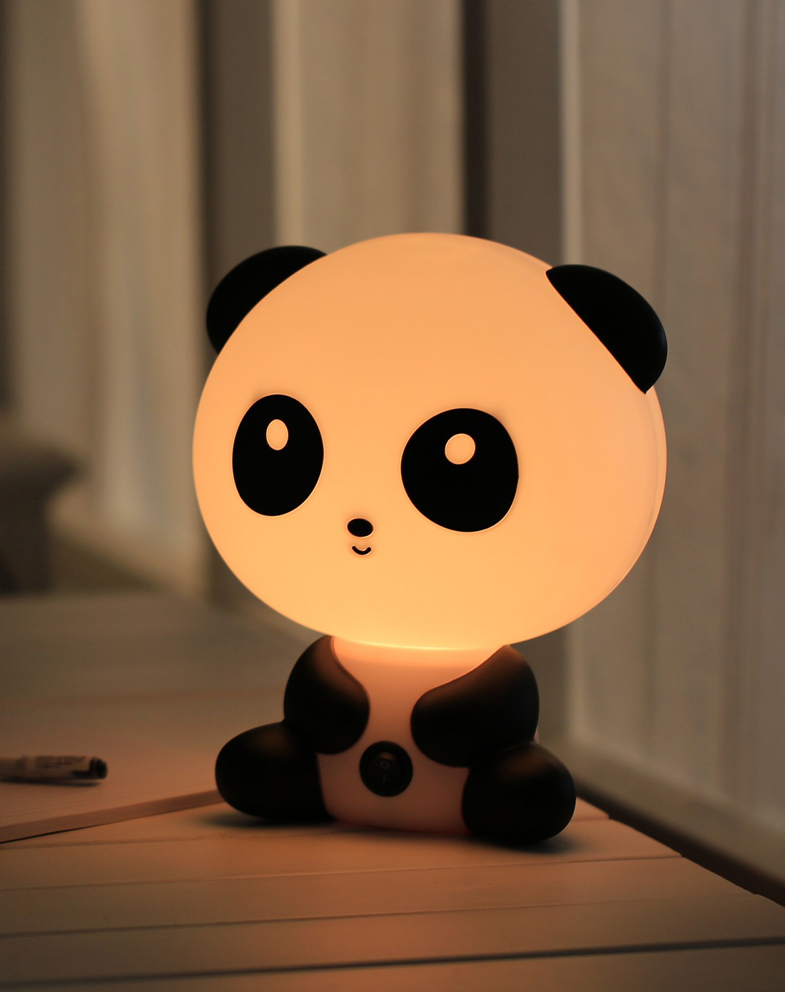 白黑色可爱熊猫台灯