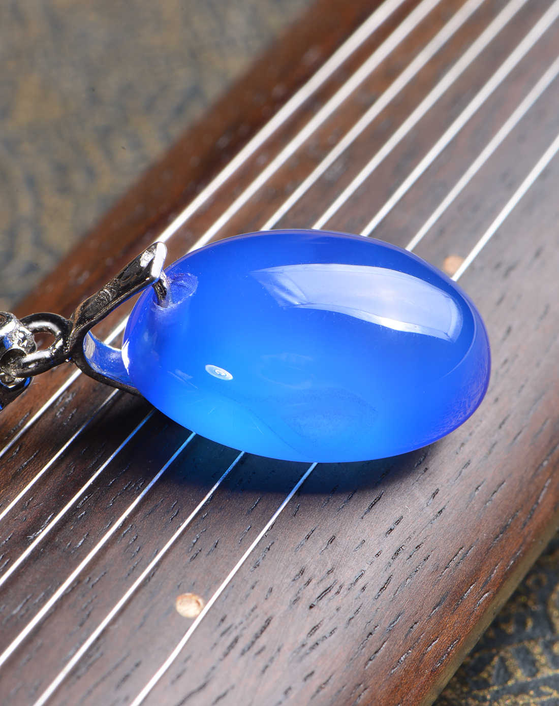 蓝色梦幻蓝玉髓椭形项链附证书