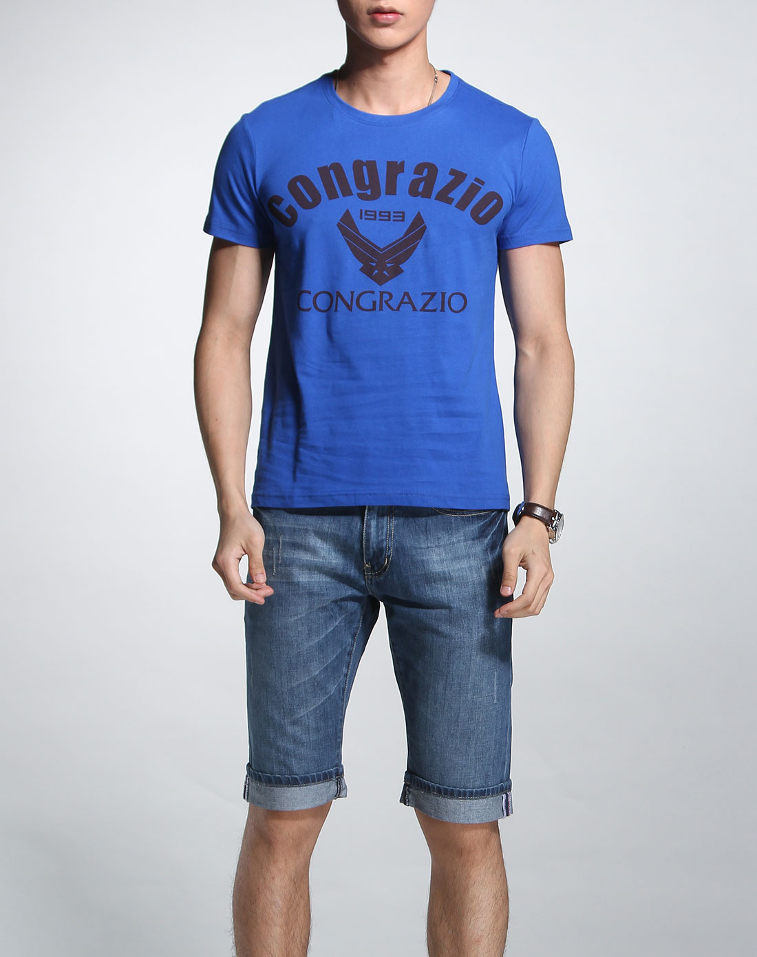 亮青蓝色休闲印花短袖t恤