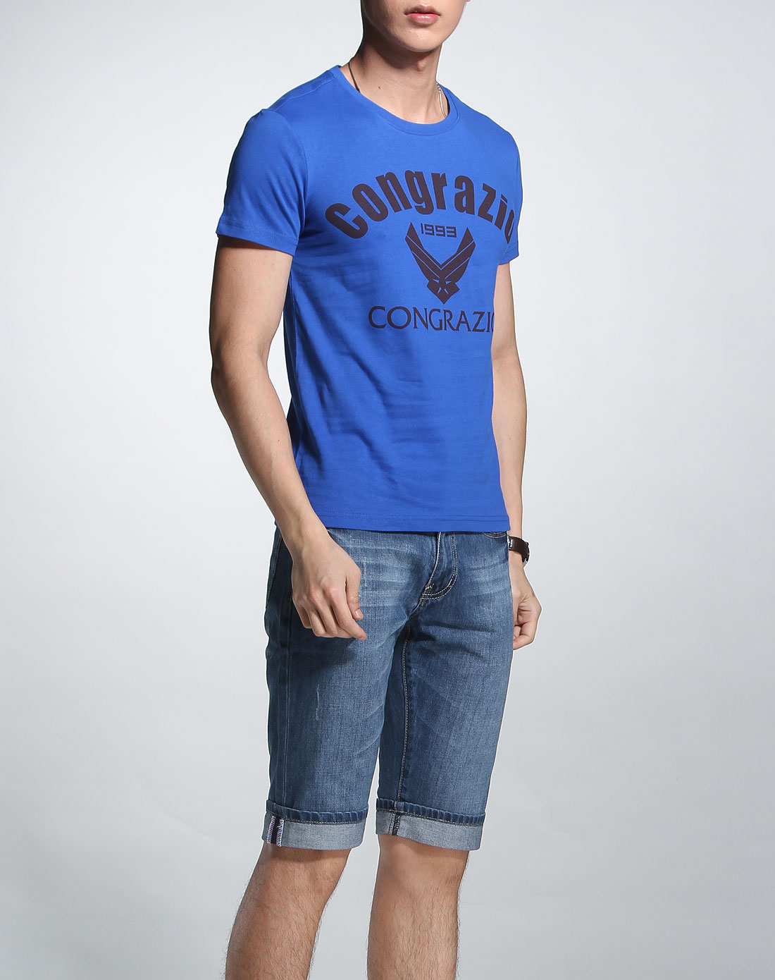 亮青蓝色休闲印花短袖t恤