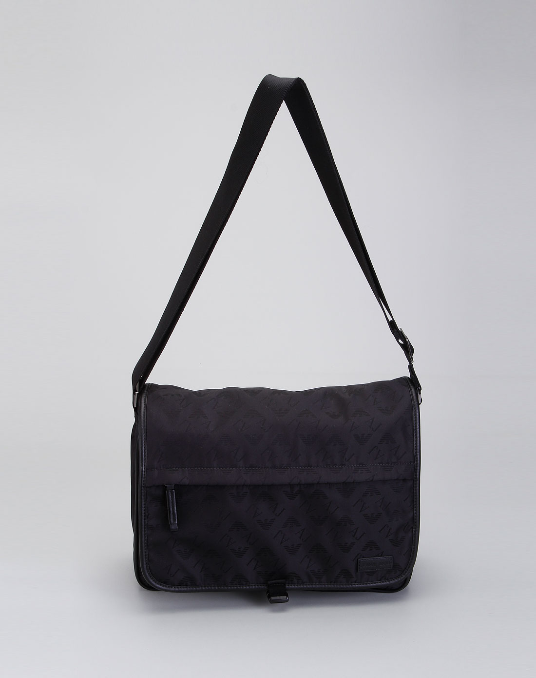 aj男款印字惬意生活斜挎包黑色