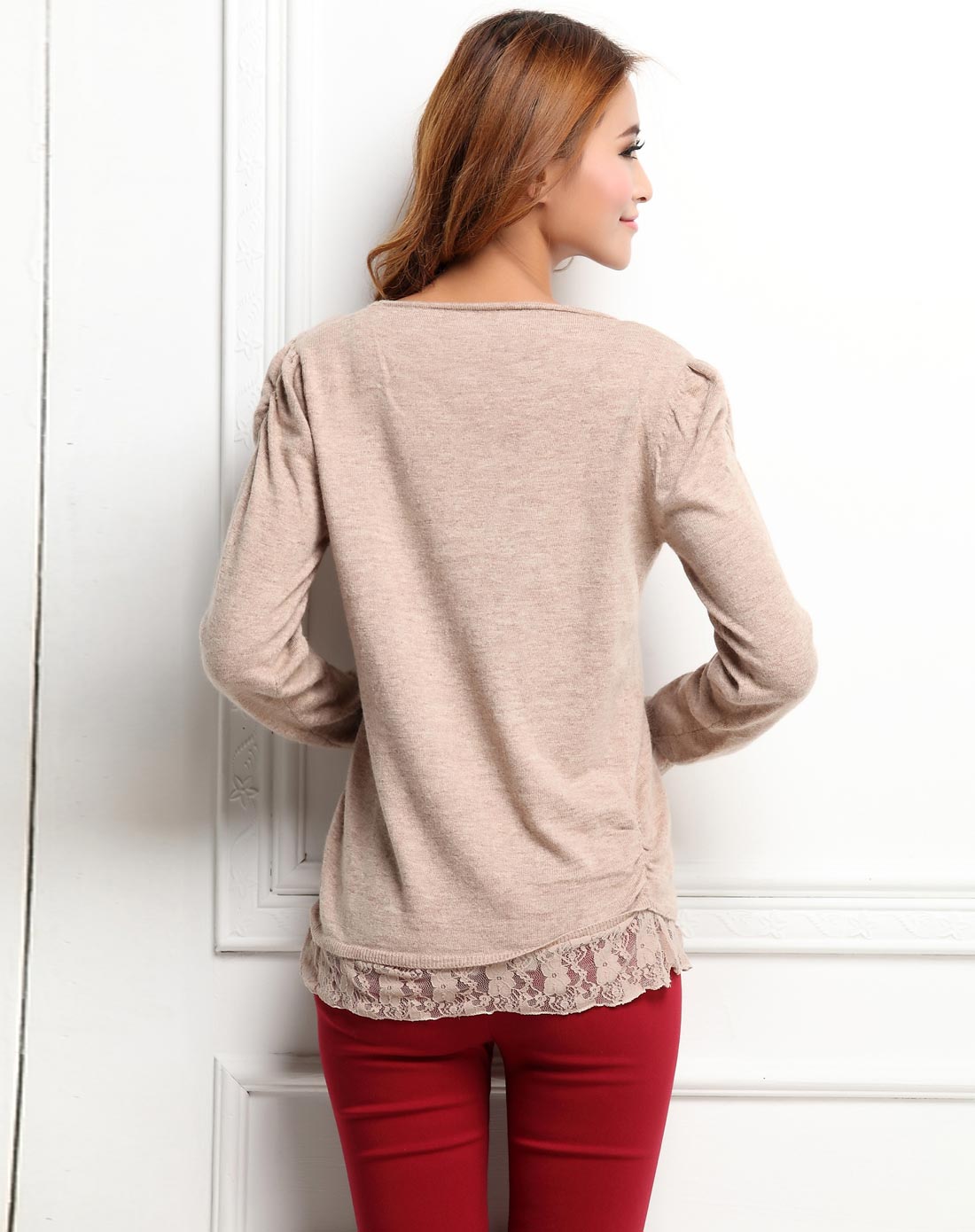 女款浅卡其圆领链条提花长袖羊毛衫