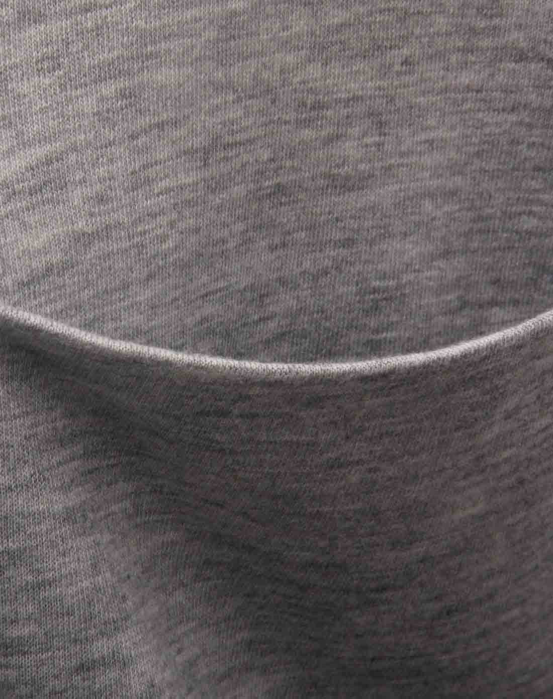 浅麻灰色长袖t恤