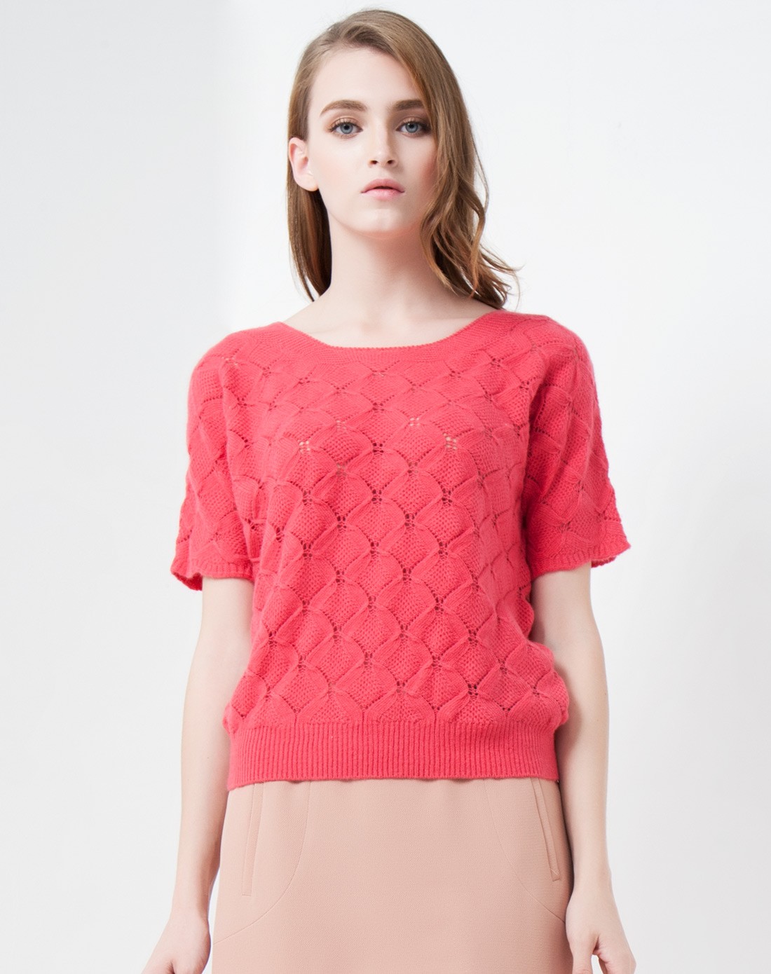 桃红色织花百搭短袖针织衫