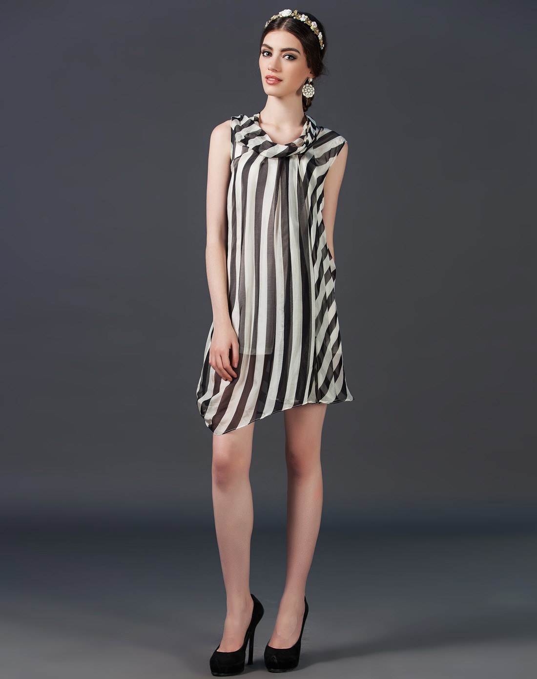 简约舒适竖条纹修身连衣裙