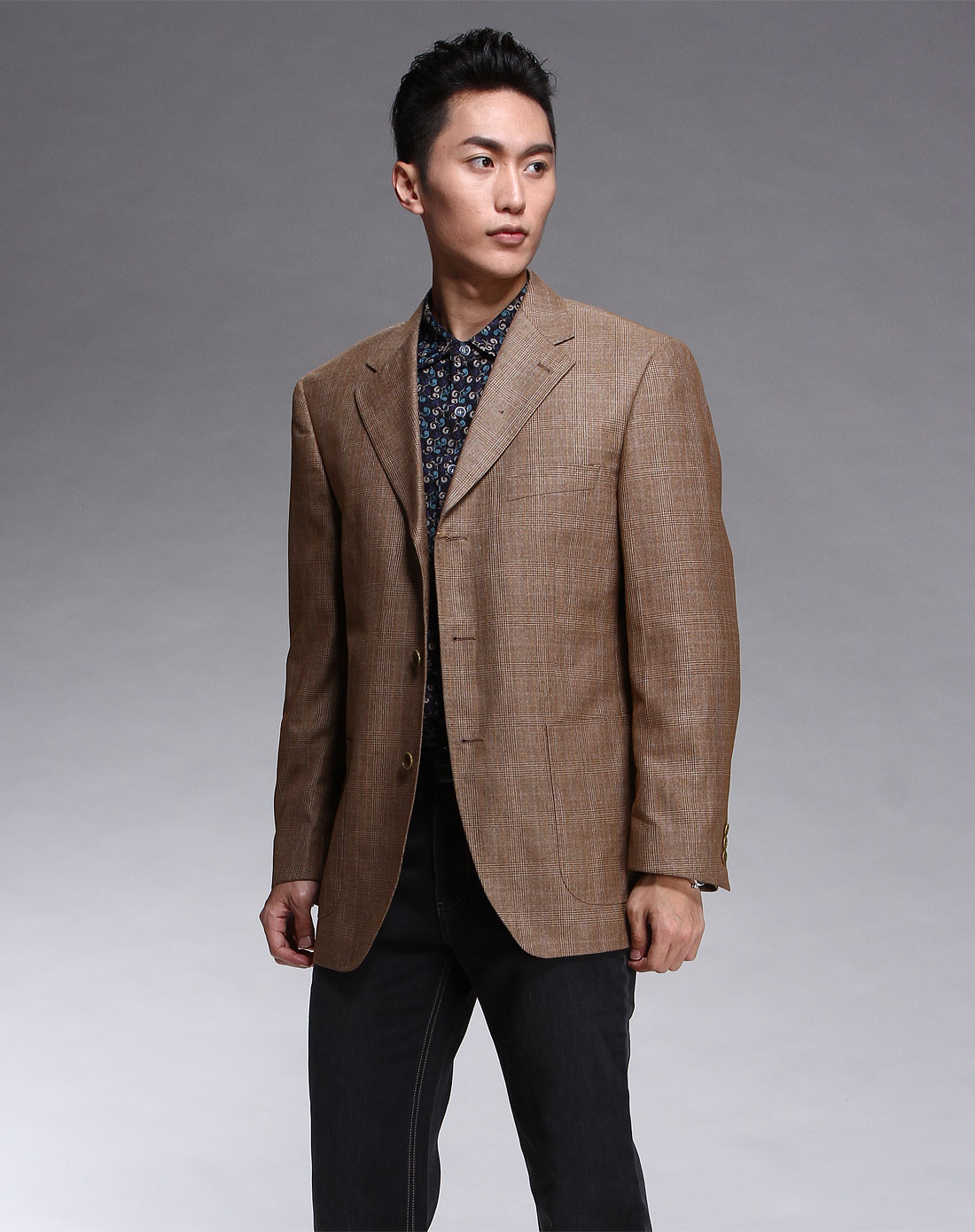 卡其色格纹时尚长袖西服