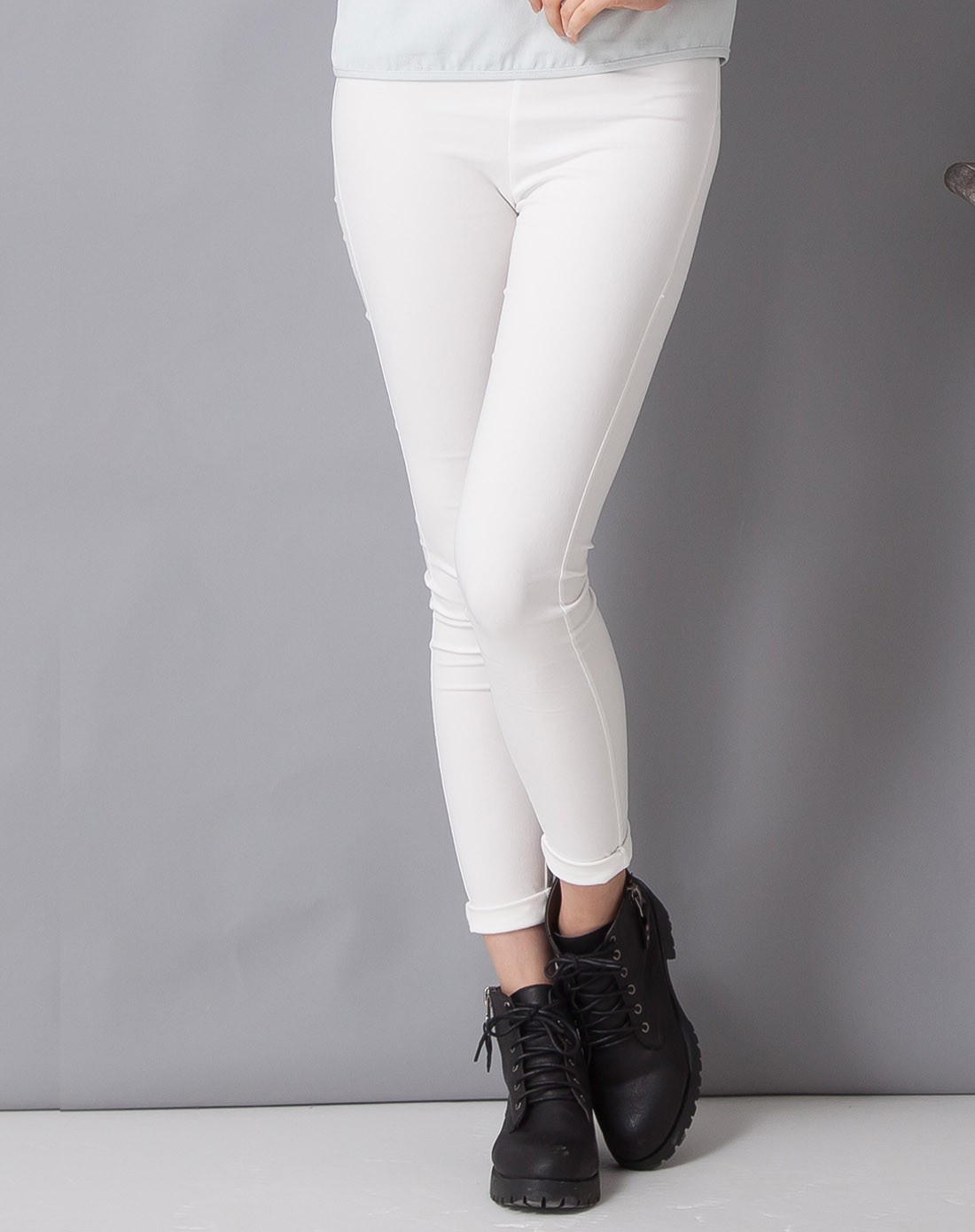 白色女款净色打底裤