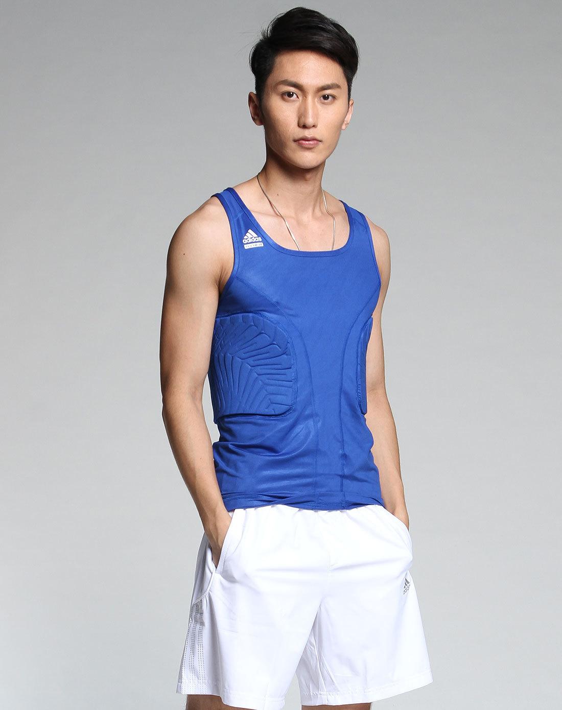 蓝色运动紧身背心