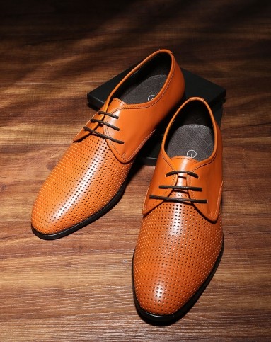 橙色压花牛皮系带冲孔商务正装皮鞋