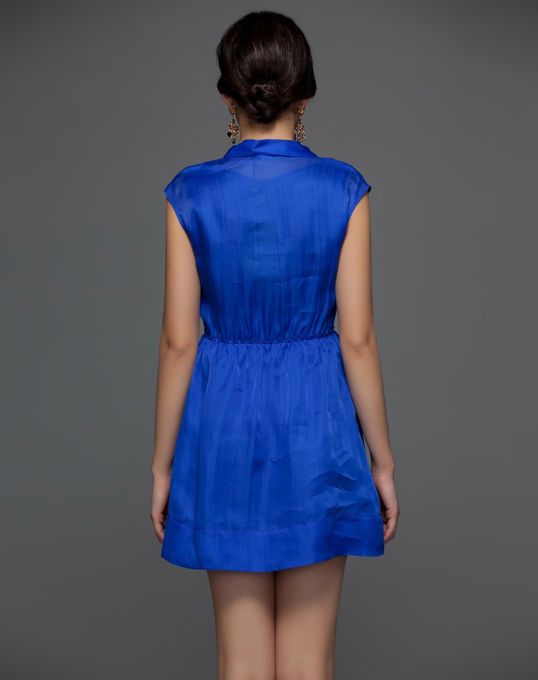 领口彩钻配饰欧根纱蓝色连衣裙