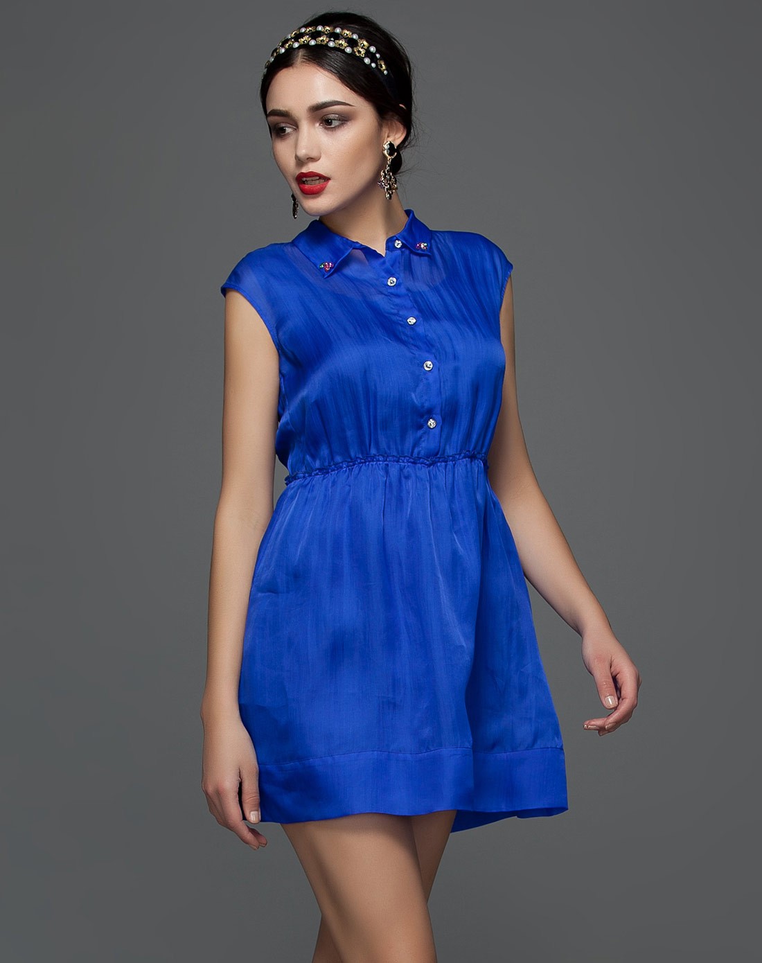 领口彩钻配饰欧根纱蓝色连衣裙