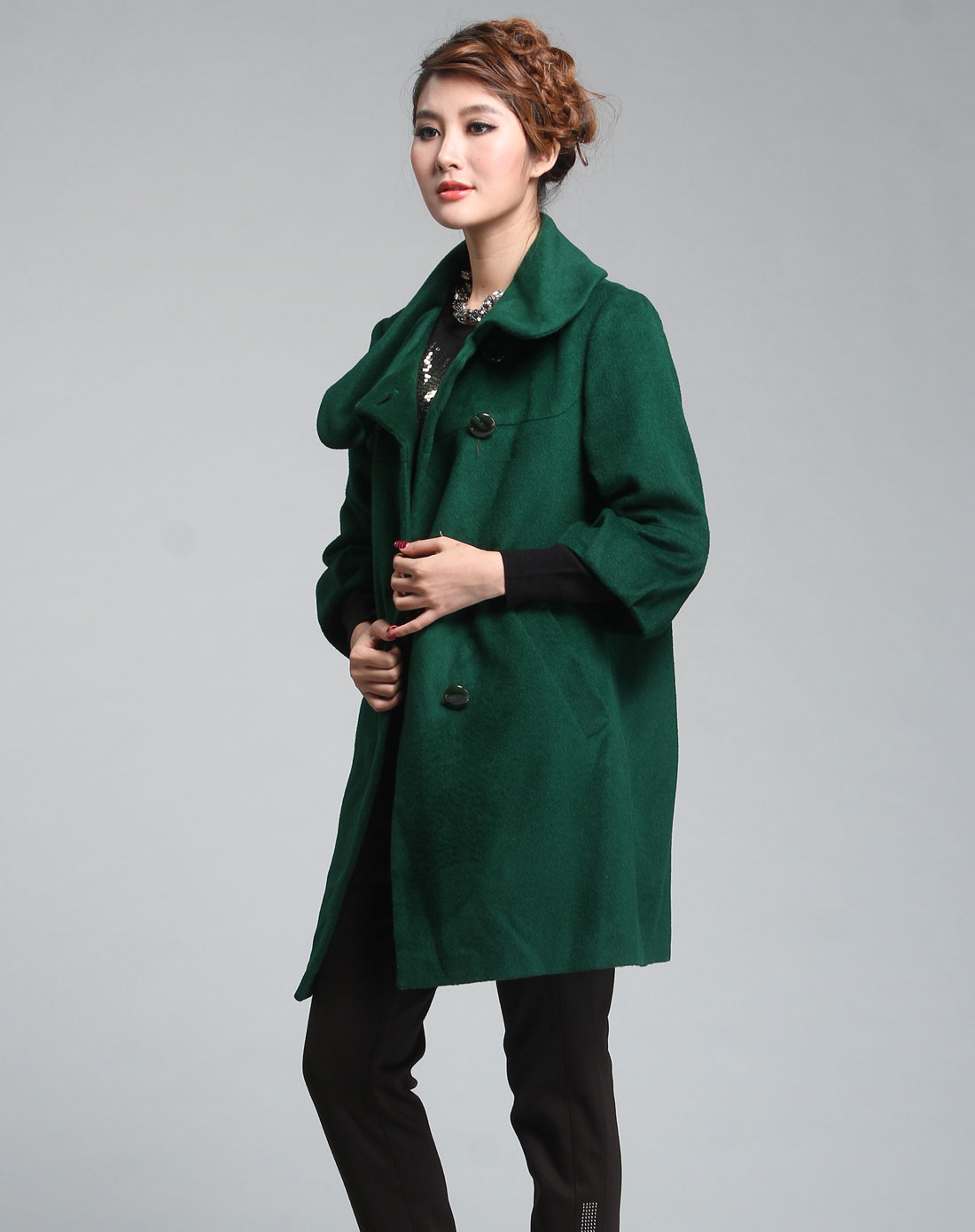 绿色时尚翻领长袖毛呢大衣
