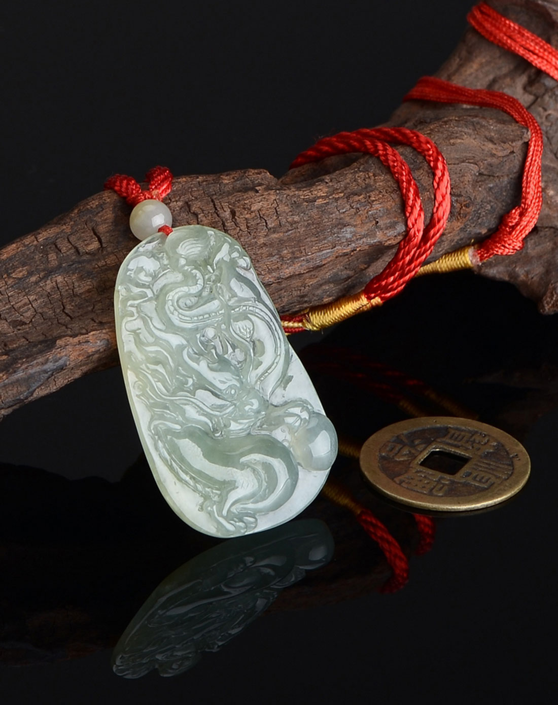 精品龙牌翡翠吊坠