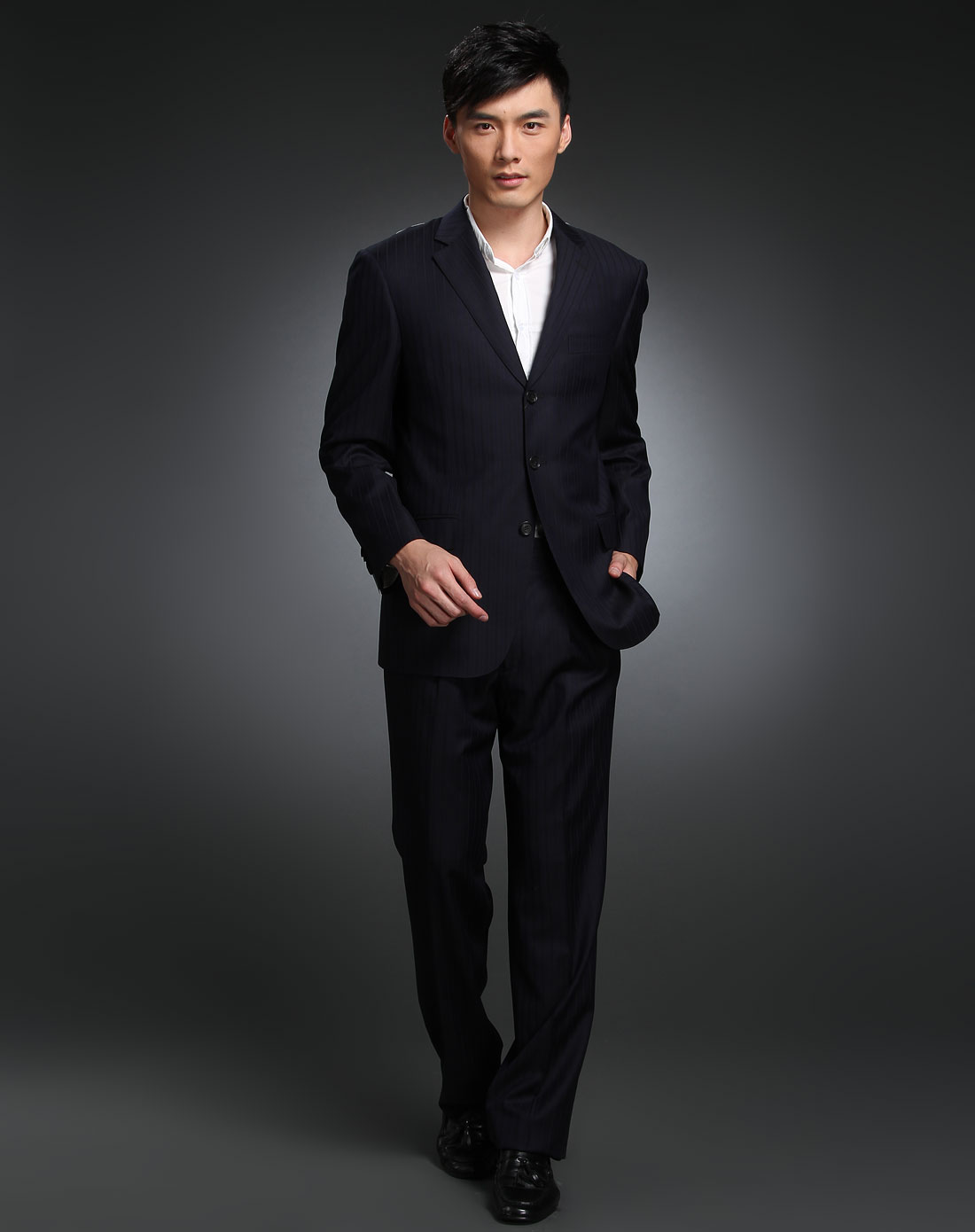 黑蓝色时尚条纹长袖西服