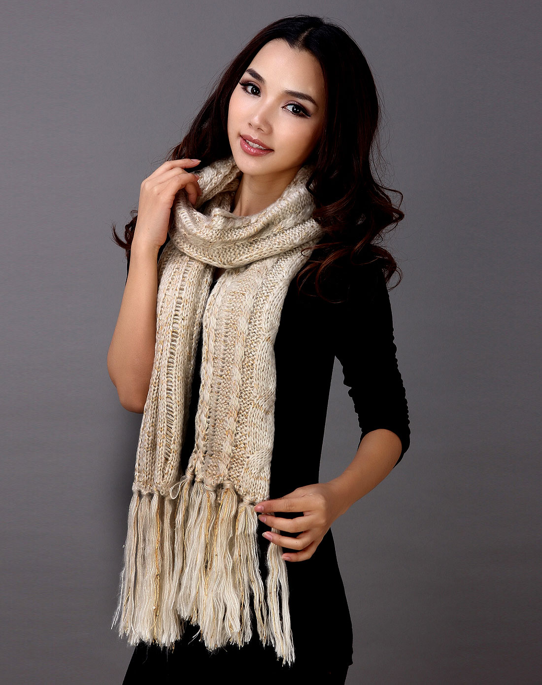 米色简约毛线围巾