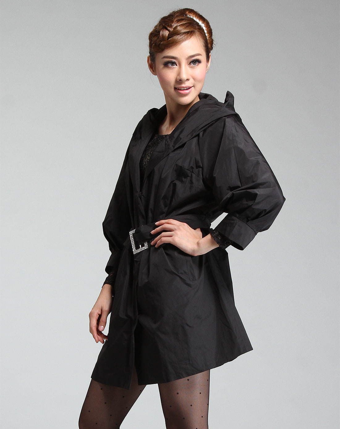 黑色连帽长袖风衣