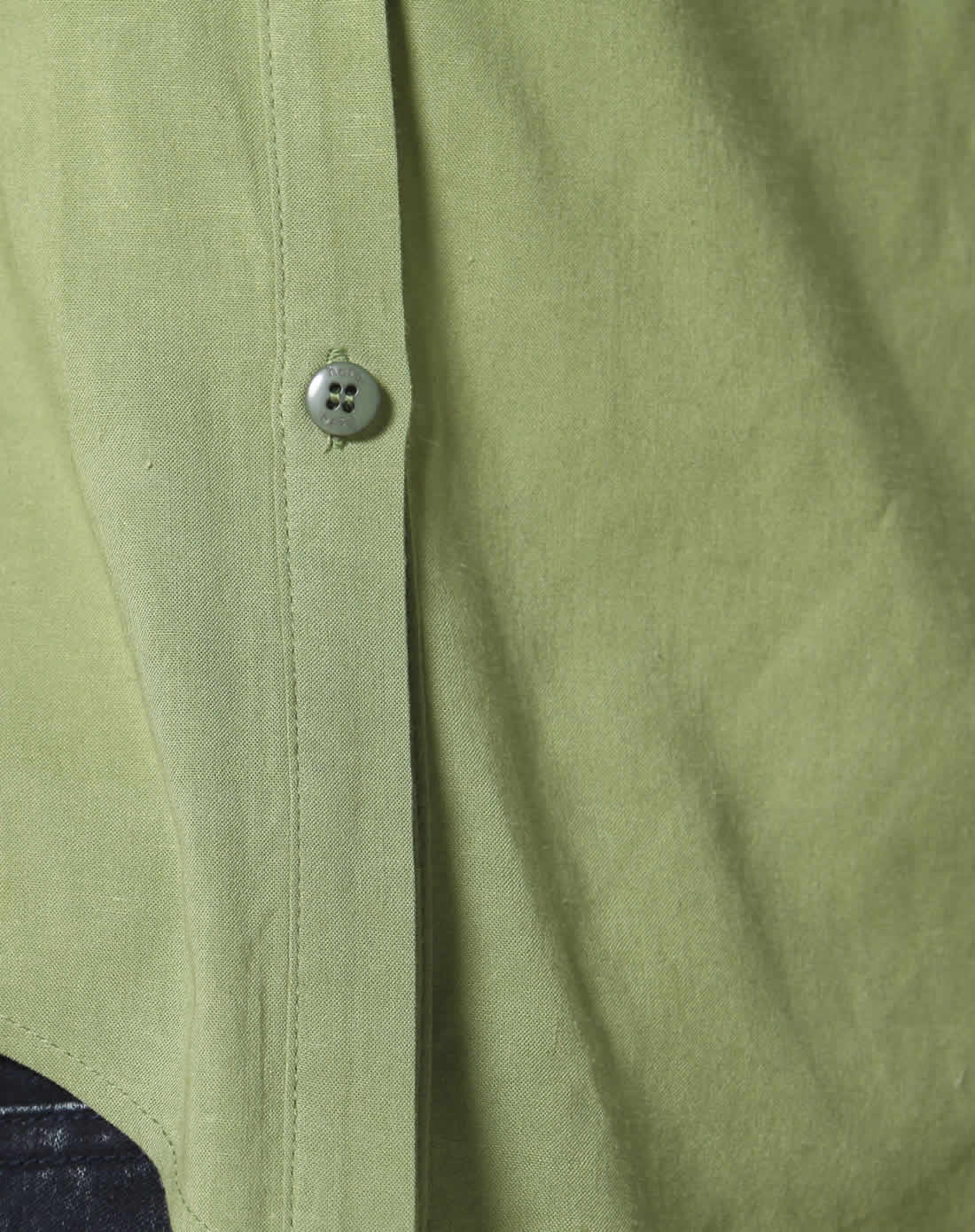 军绿偏门襟可调节袖纯色长袖衬衫