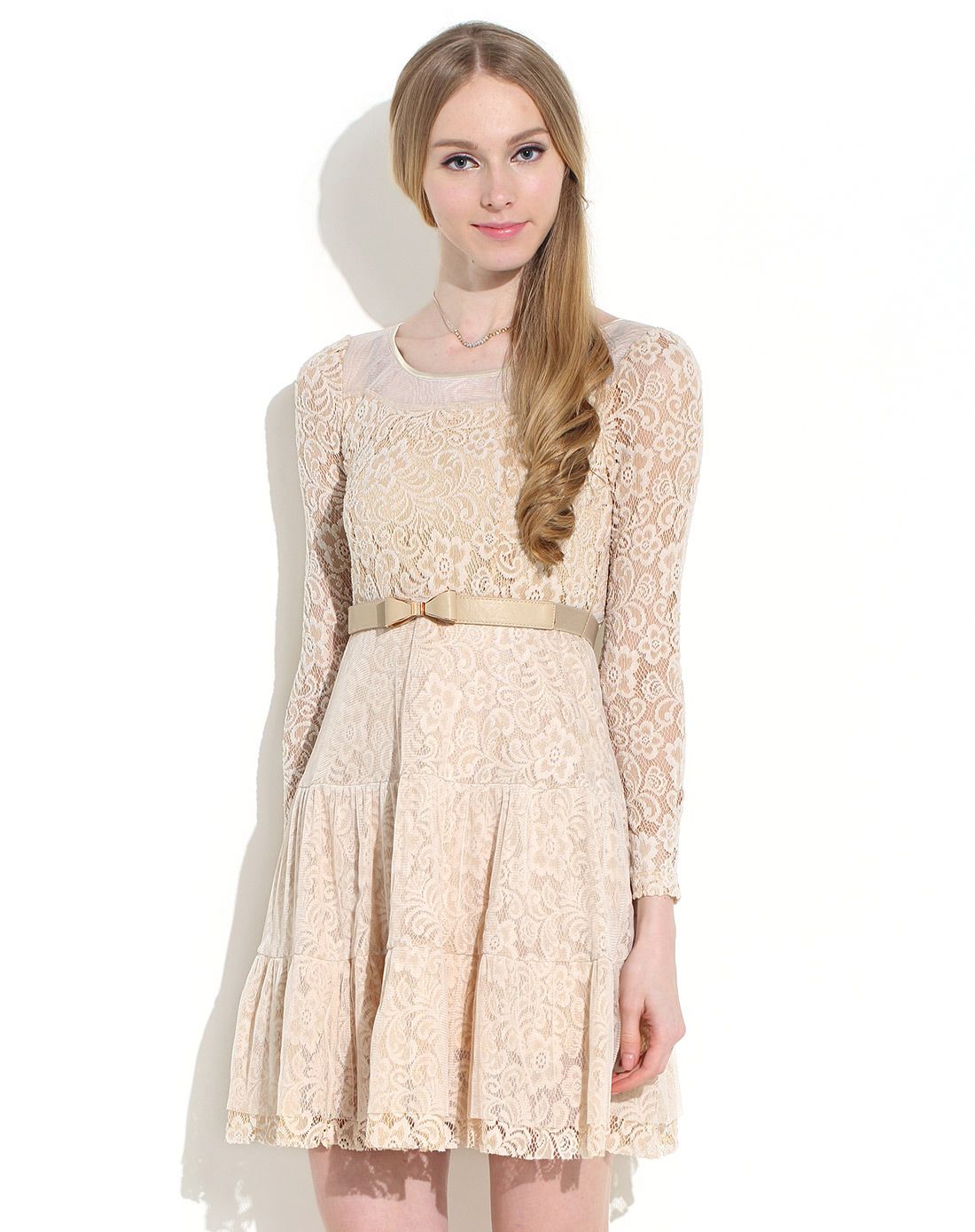 杏色蕾丝长袖镂空收腰连衣裙