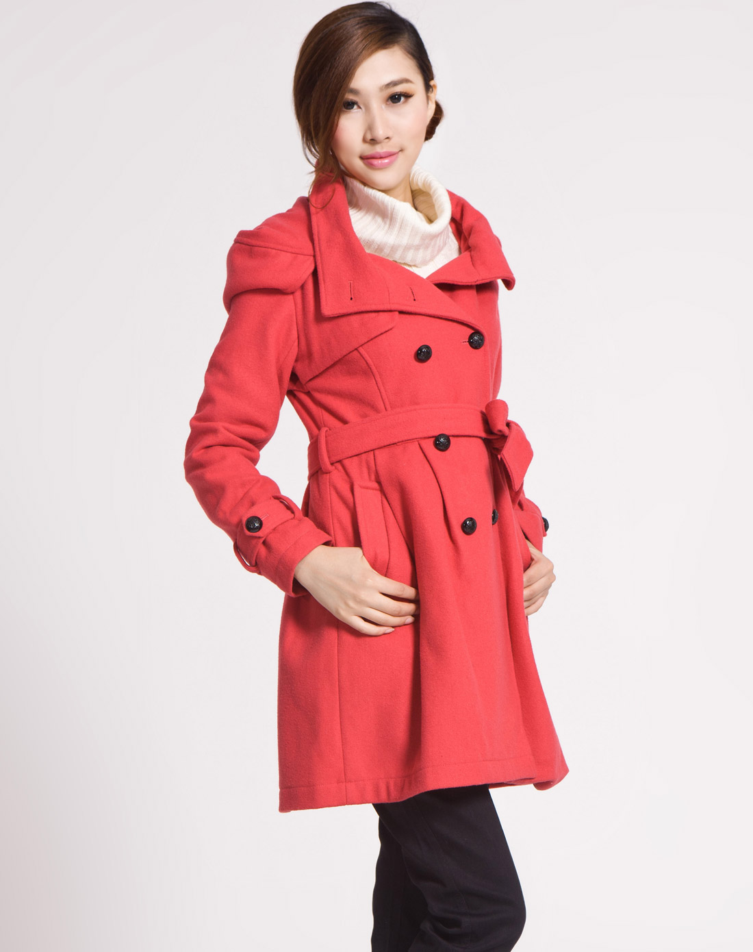 女装胭脂红大衣