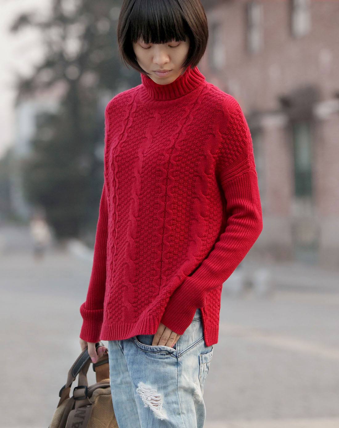 红色织花时尚长袖毛衣