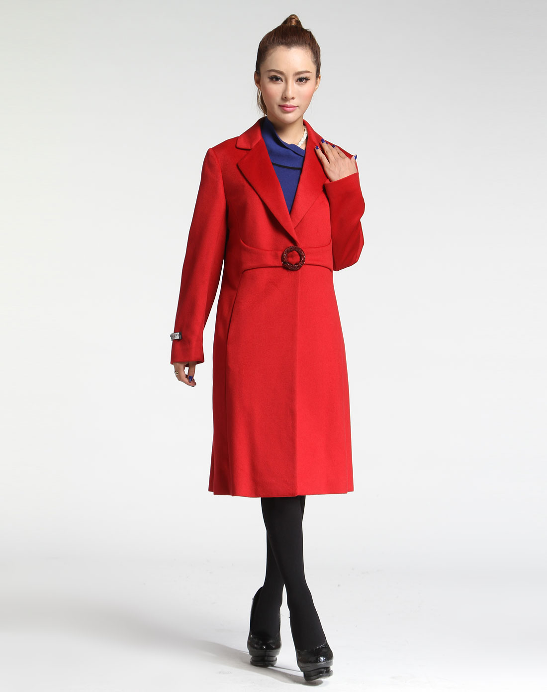 红色翻领休闲长袖大衣
