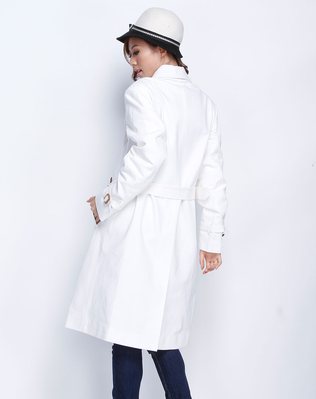 女款白色时尚长款长袖大衣