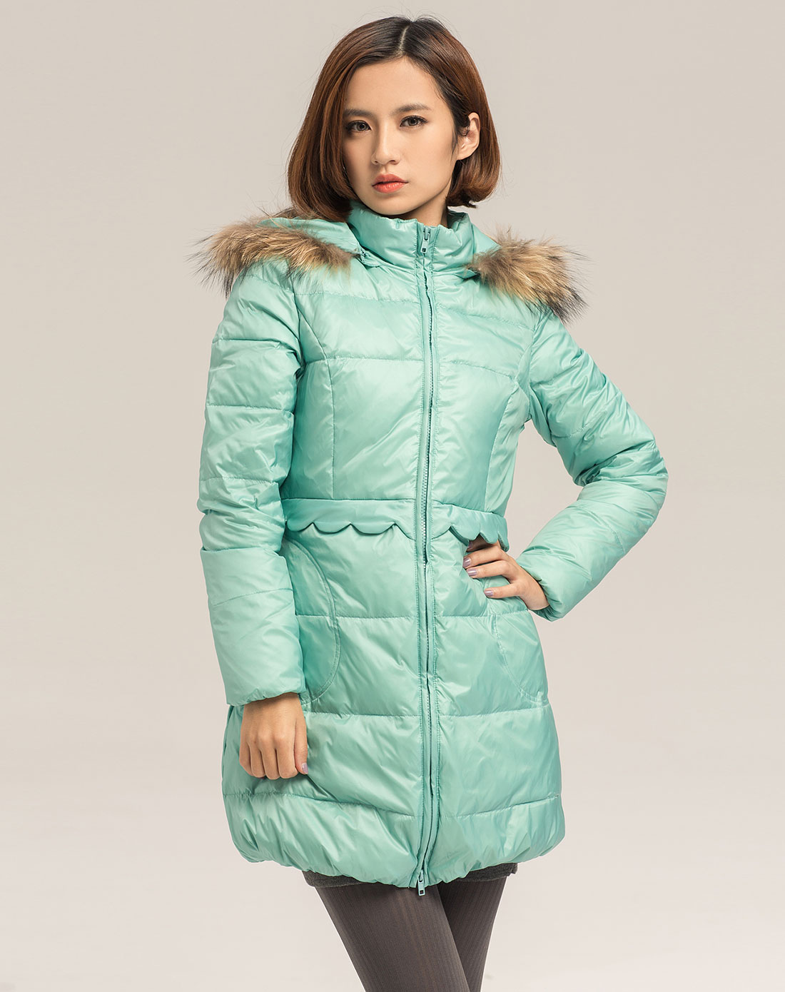绿色长款羽绒服