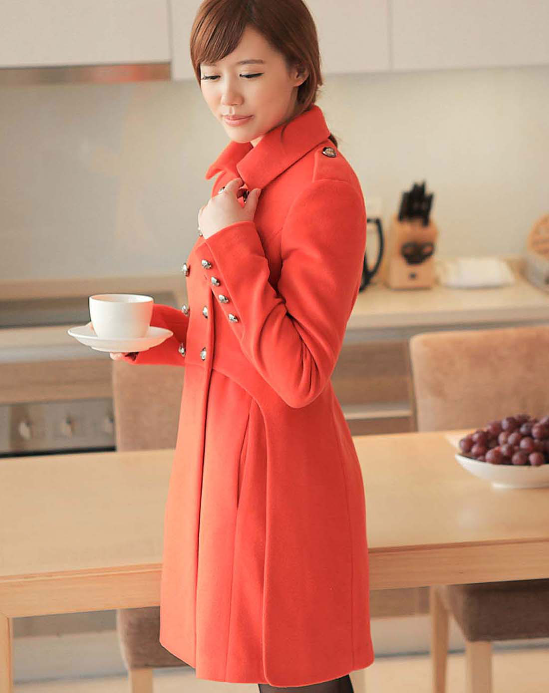 女装橘红色大衣