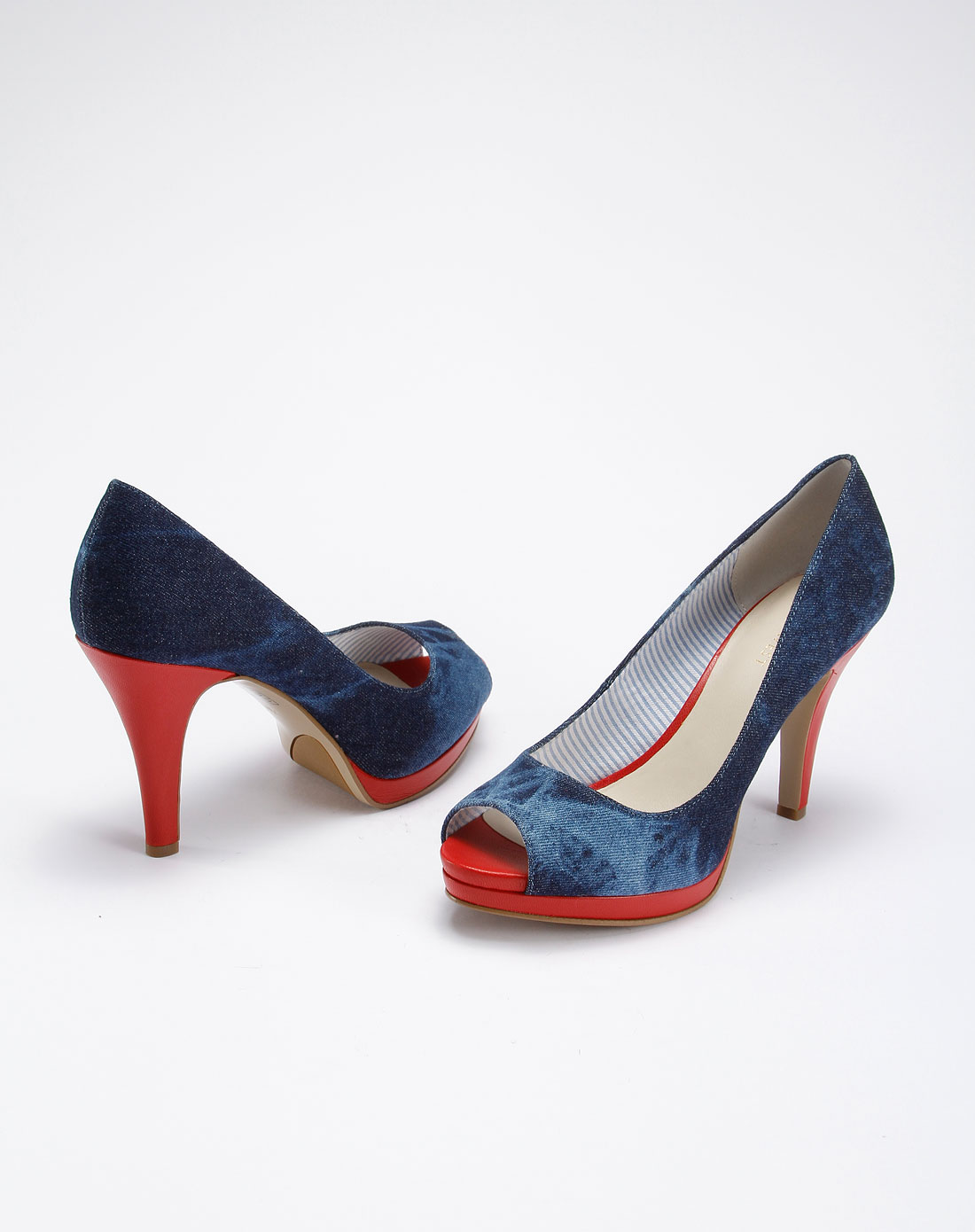深蓝色鱼嘴牛仔布高跟鞋