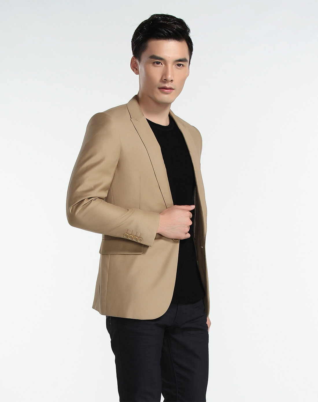 卡其色单扣长袖西服