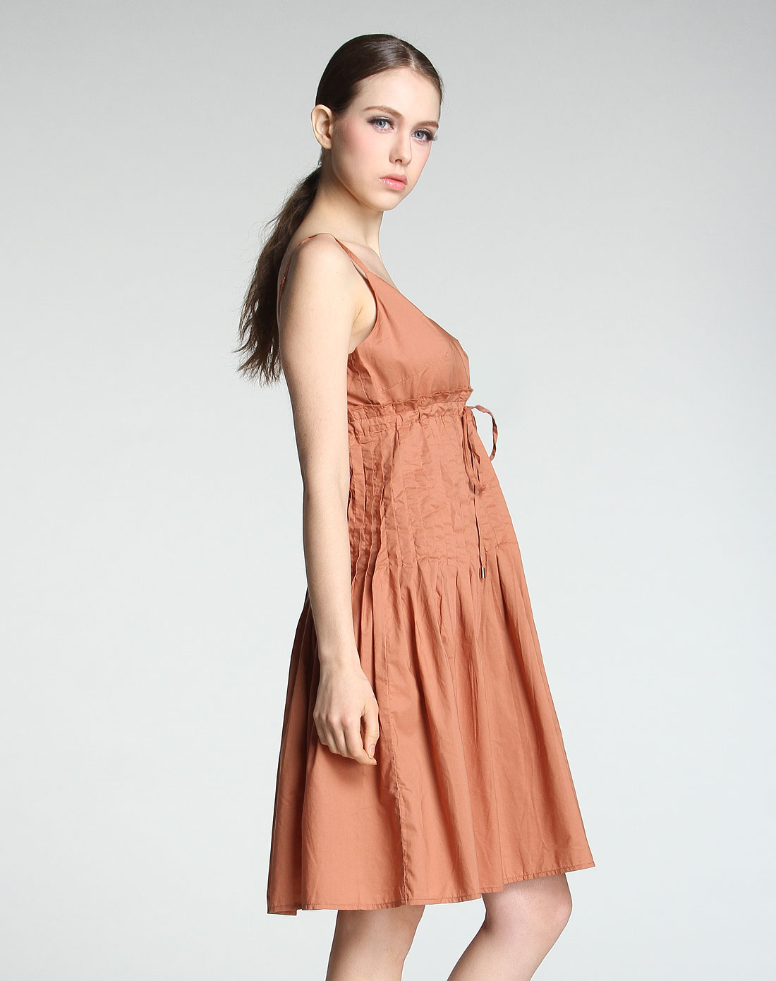 简约束胸肉桂色吊带连衣裙