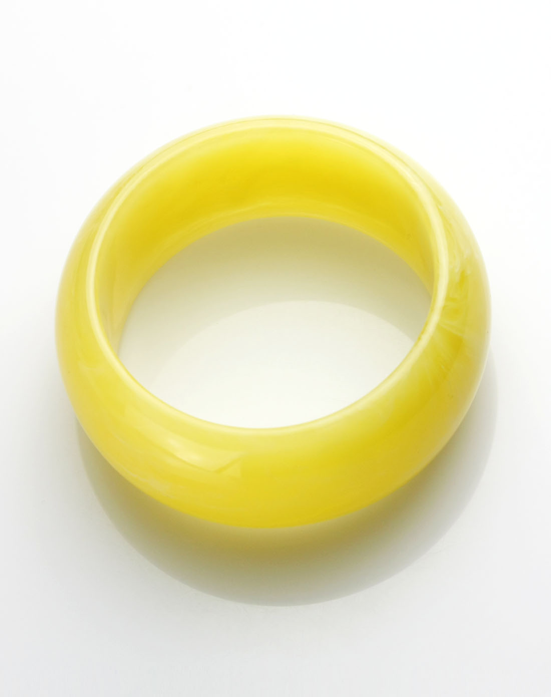 黄色琥珀手镯蜜蜡