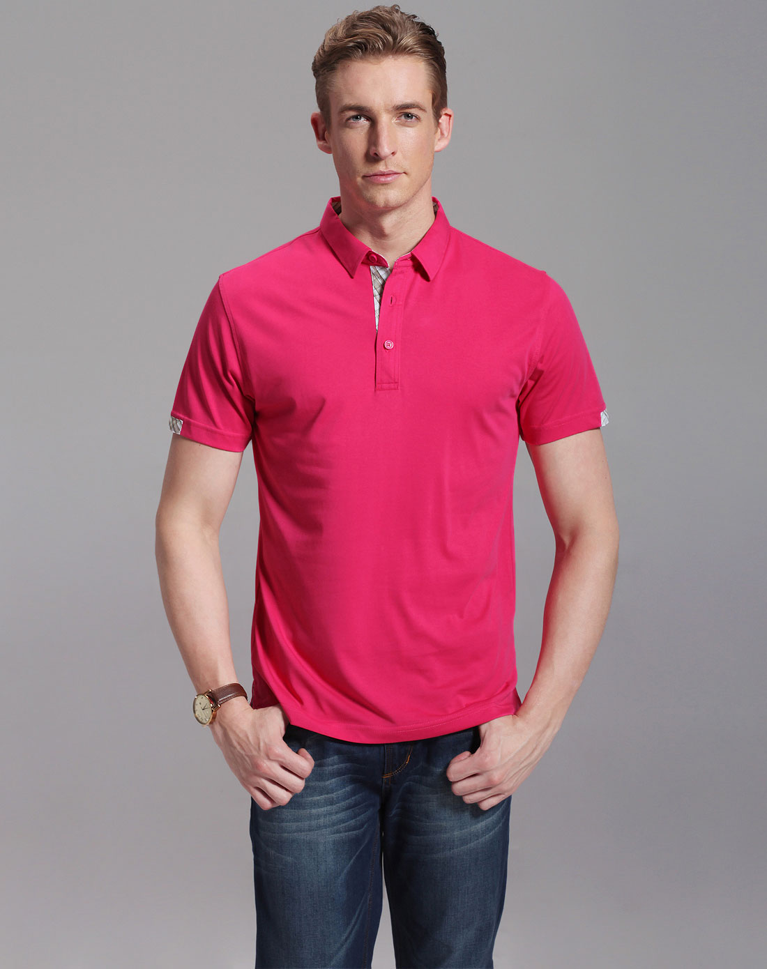 玫红色休闲翻领短袖t恤